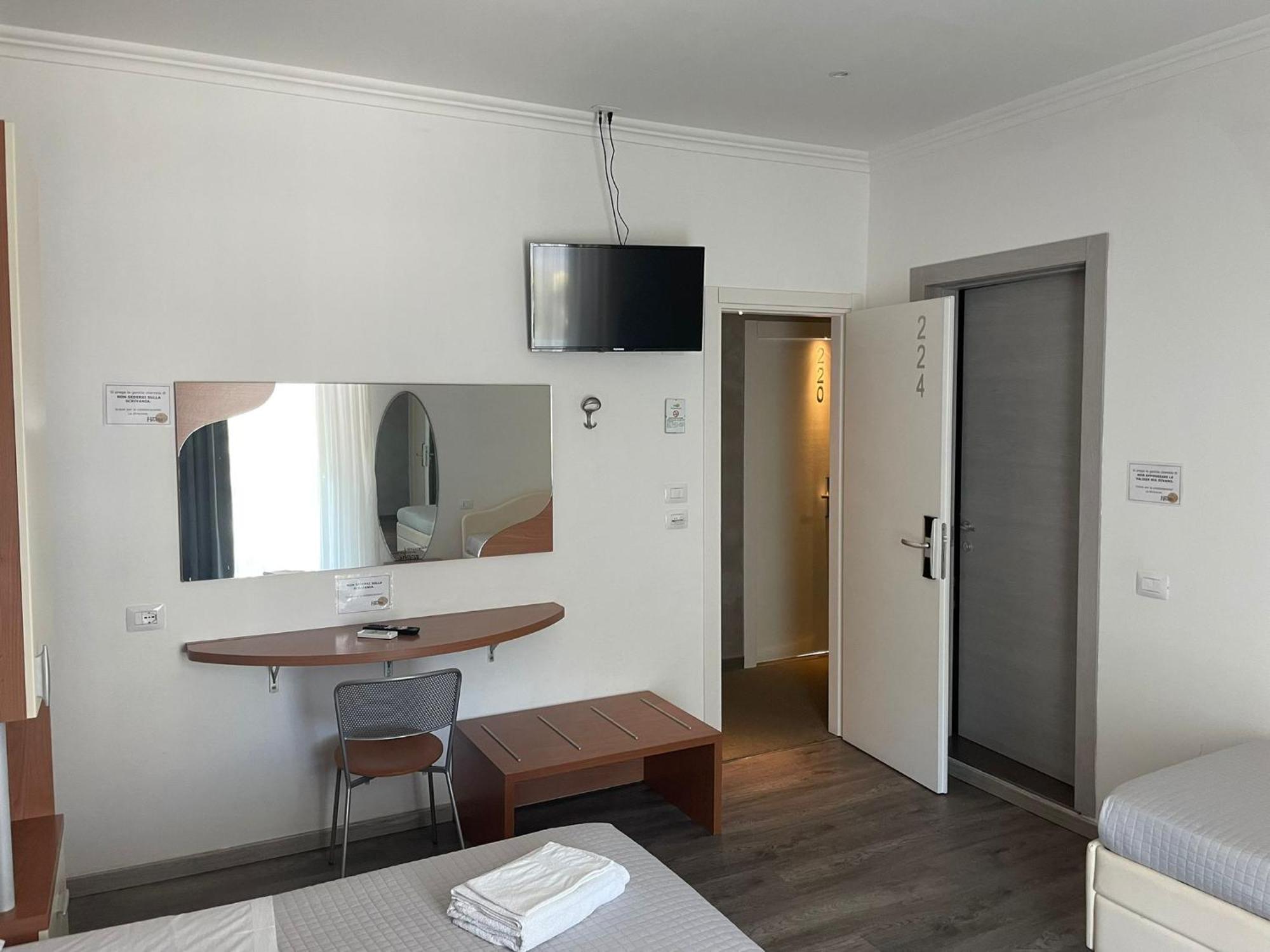 Hawaii Bed And Coffee Hotel Riccione